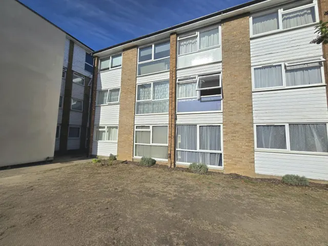Hedge Lane, London, N13, photo 2