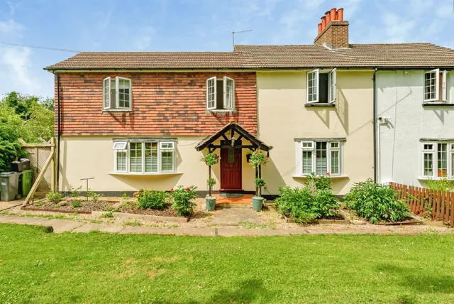 Honeycrock Lane, Redhill, photo 1