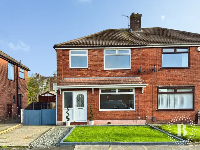 Queens Avenue, Bromley Cross, BL7, photo 1