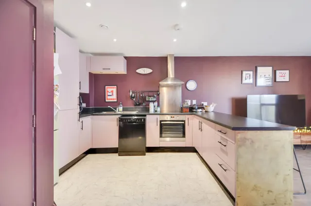 Photo 3 — Metropolitan House, Pump House Crescent, TW8 0HA