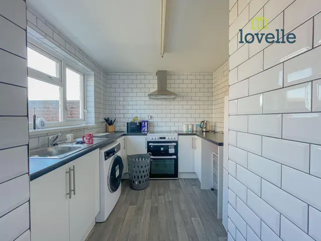 Pinewood Crescent, Grimsby, DN33, photo 3