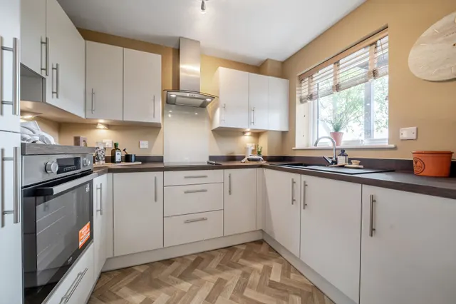 Palmers Fields Avenue, Chichester, PO19, photo 1