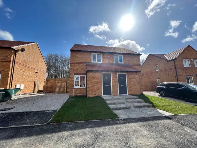 Curlew Street, Poolsbrook, S43, photo 1