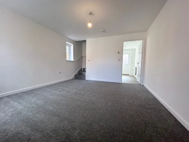 Curlew Street, Poolsbrook, S43, photo 3