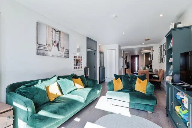 Windsor Square, London, SE18, photo 1