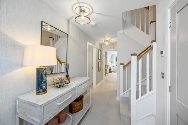 Brooklands Grove, Weybridge, KT13, photo 2