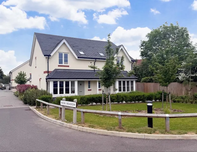 3 bedroom house — Weik Meadow, Aston Clinton, Aylesbury
