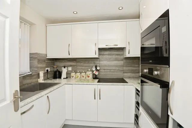 Lansdowne Way, High Wycombe, HP11, photo 3