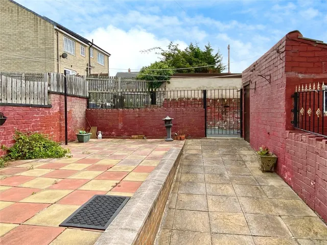 Earl Street, Chickenley, WF12, photo 2