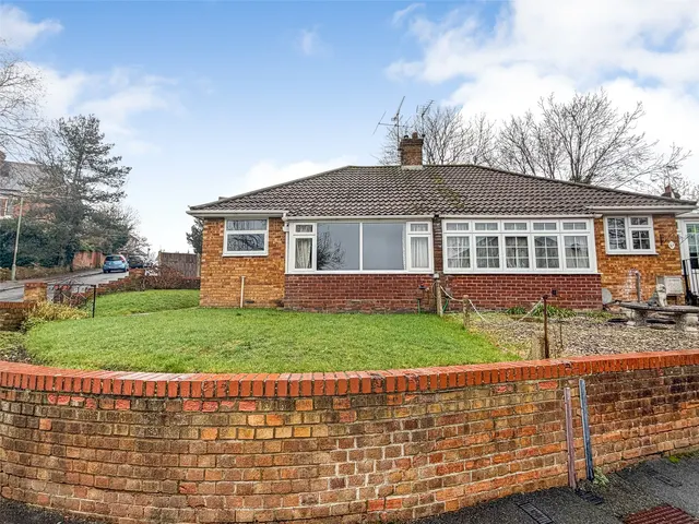 Wellington Gardens, Cambridge Road, Aldershot, Hampshire, GU11 3LB, photo 1