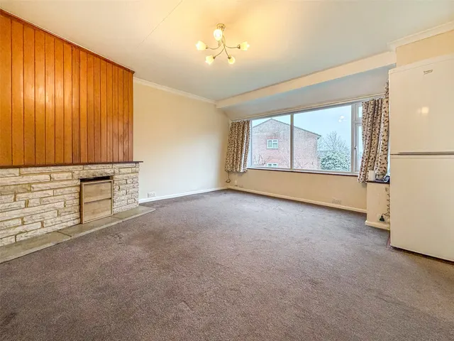 Photo 2 — Wellington Gardens, Cambridge Road, Aldershot, Hampshire, GU11 3LB