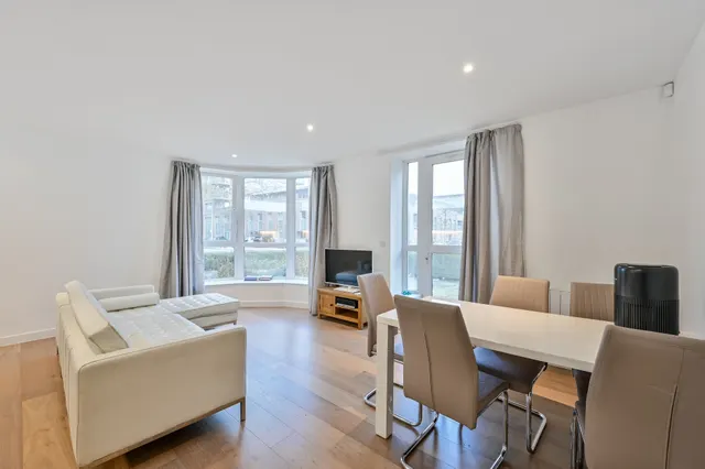 11 Ottley Drive, London, photo 1