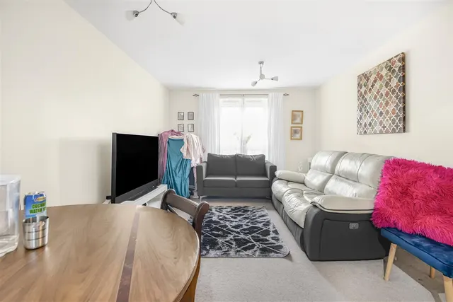 Holyhead Mews, Cippenham, photo 2