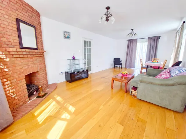 Front Lane, Upminster, RM14, photo 3