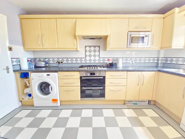 Front Lane, Upminster, RM14, photo 2