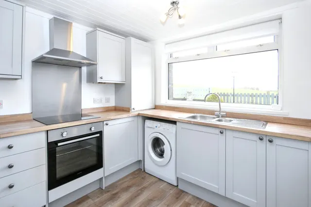 Photo 3 — Oakley Avenue, Billinge, Wigan, WN5 7HQ