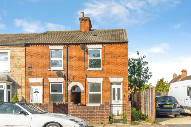 3 bedroom house — Muswell Road, Bedford