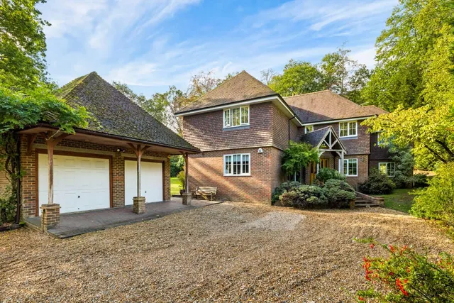 Longdown Road, Lower Bourne, GU10, photo 1