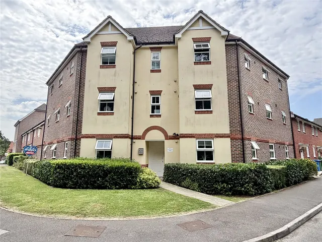 Woodland Walk, Aldershot, Hampshire, GU12 4FE, photo 1