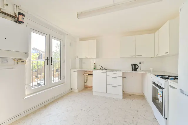 Photo 3 — 16a St Ervans Road, London