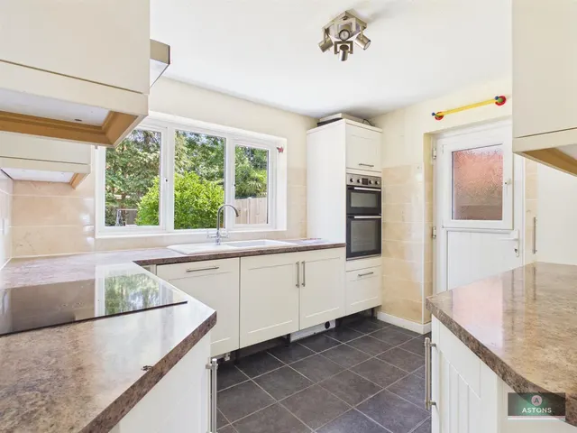 Harewood Close, Three Bridges, photo 2