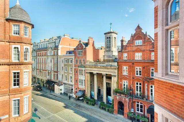 3 bedroom flat, Green Street, Mayfair, W1K