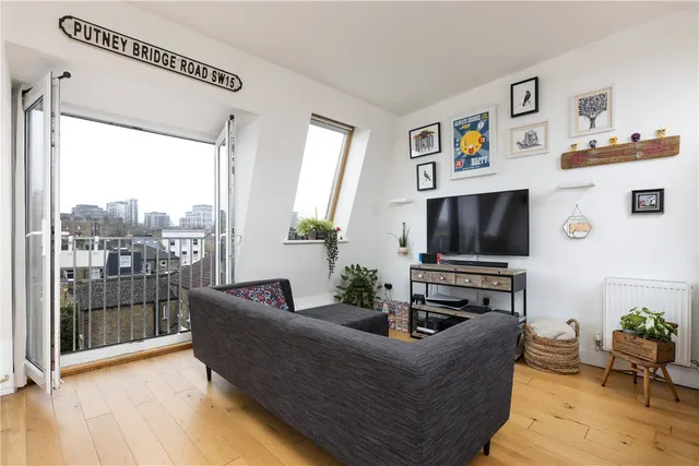 Putney Bridge Road, London, SW15, photo 1