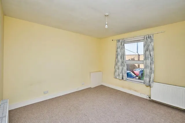 Clarence Road, East Cowes, PO32, photo 3