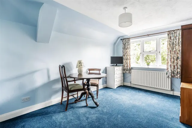 Station Road, Leatherhead, KT22, photo 3