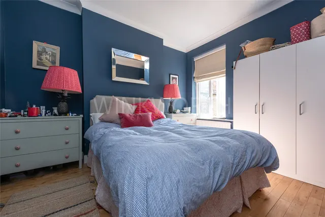 Bathurst Gardens, London, NW10, photo 2
