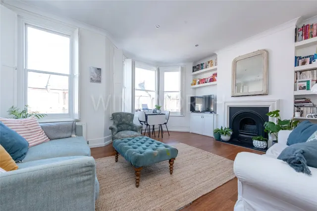 Bathurst Gardens, London, NW10, photo 1