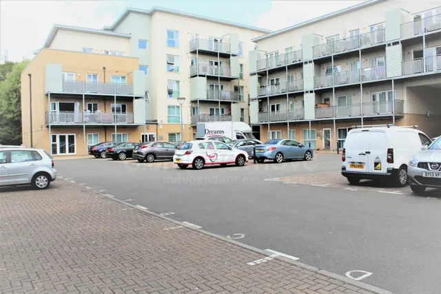 Photo 2 — Hibernia Road, Hounslow, TW3 3RJ