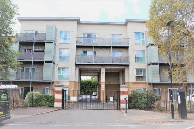 Photo 3 — Hibernia Road, Hounslow, TW3 3RJ