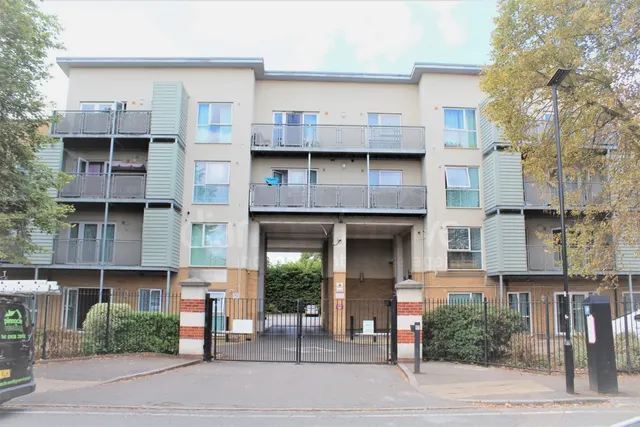 Hibernia Road, Hounslow, TW3 3RJ, photo 1