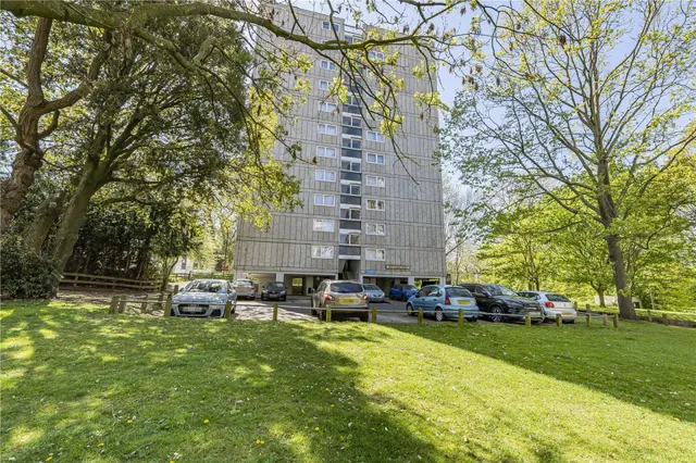 Swaythling House, Roehampton, photo 1