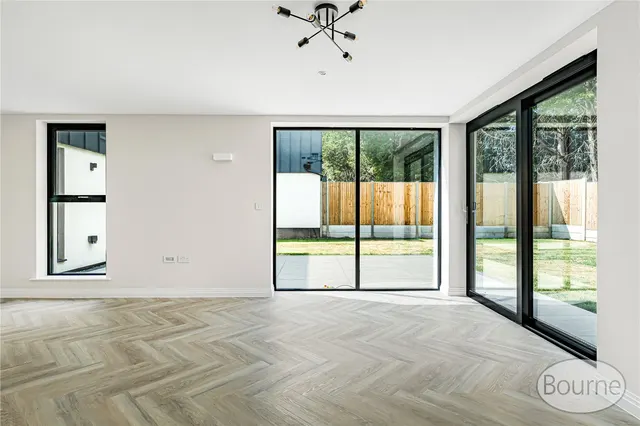Kingfield Green, Woking, GU22, photo 3