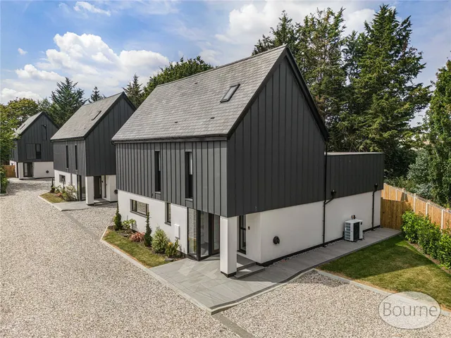 Kingfield Green, Woking, GU22, photo 1