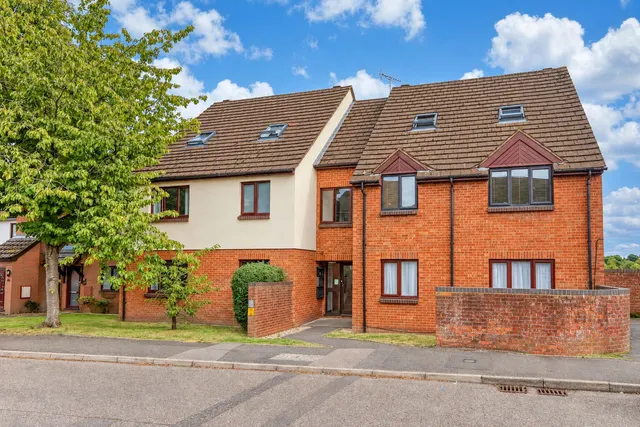 Windrush Court, High Wycombe, HP13, photo 1
