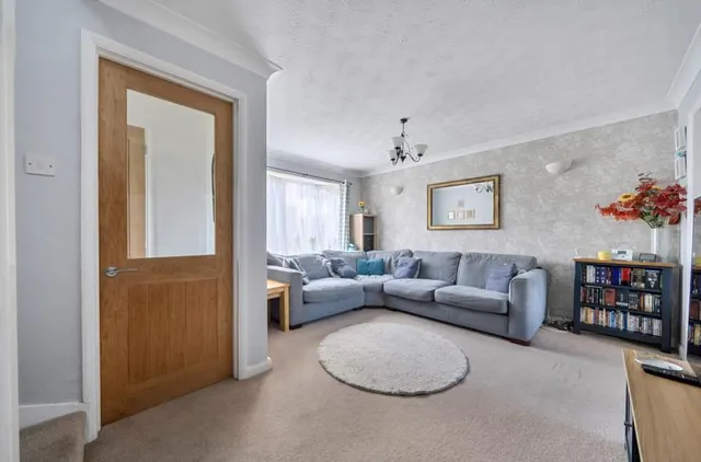 Rickard Close, Aylesbury, HP21, photo 3