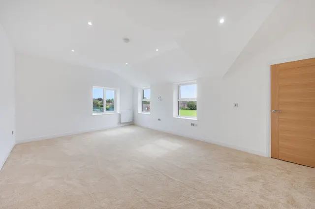 Highfield Avenue, Sale, photo 3