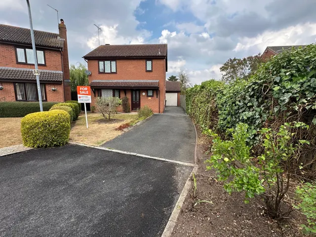 Ivy Grove, Off Rolleston Road, DE13, photo 1
