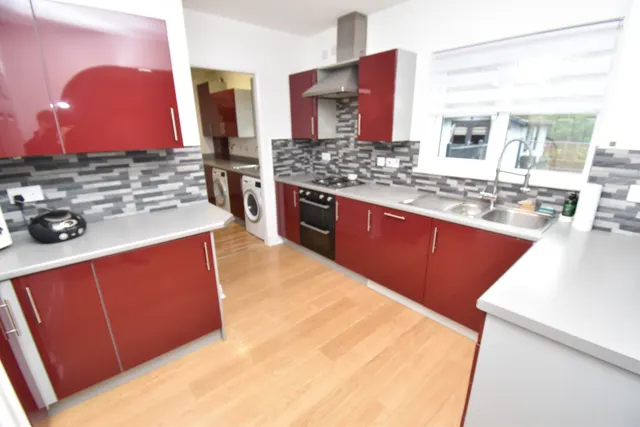 Photo 3 — 4 Bedroom Detached To Let