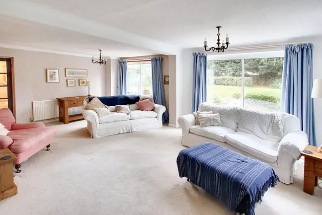 Photo 2 — Farm Drive, Croydon, Croydon, CR0 8HX