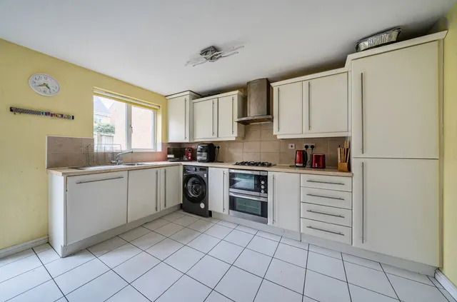 Lilac Court, Killingbeck, LS14, photo 3