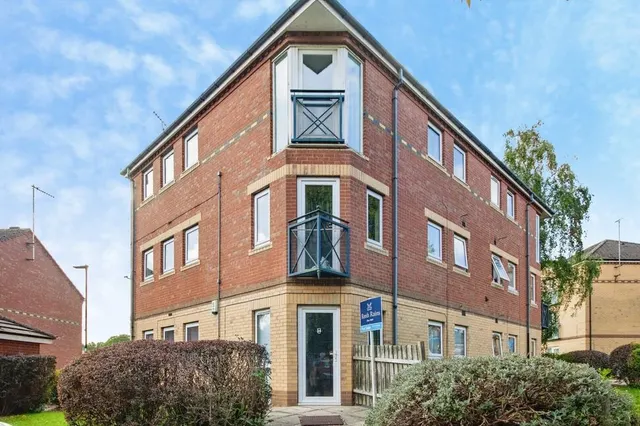 2 bedroom flat — Broom Walk, Sheffield, S3