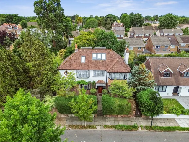 Kingswood Avenue, Hampton, TW12 3AU, photo 1