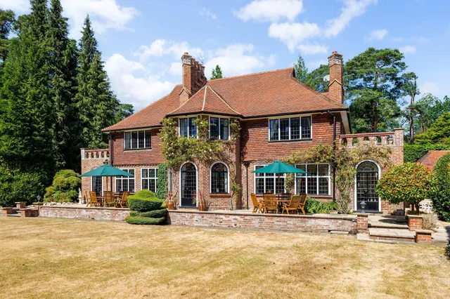 Wellington Avenue, Virginia Water, GU25, photo 1