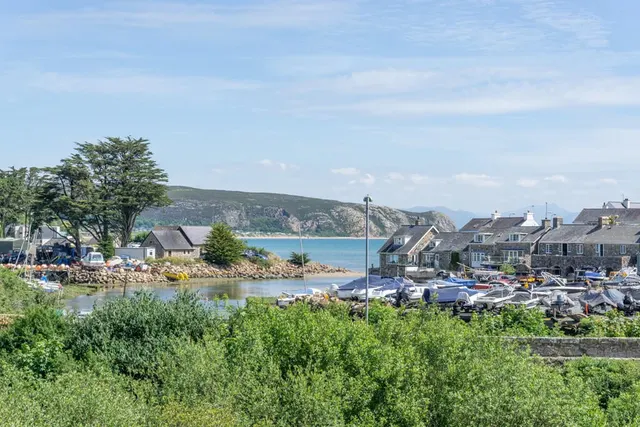 Photo 2 — 8 Pen Y Bont, Abersoch, Pwllheli, Gwynedd, LL53 7HQ