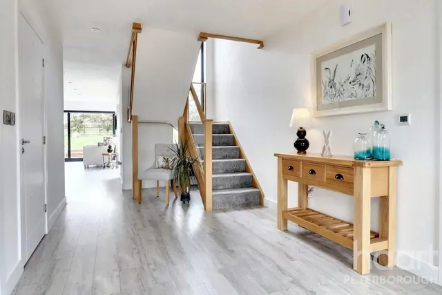 Meadow View Great North Road, Norman Cross, PE7, photo 2