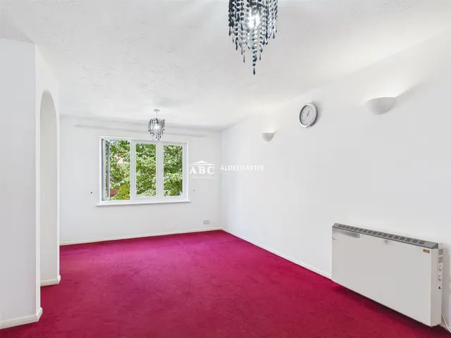 Photo 3 — Grace Close, Pavilion Way, Edgware, London